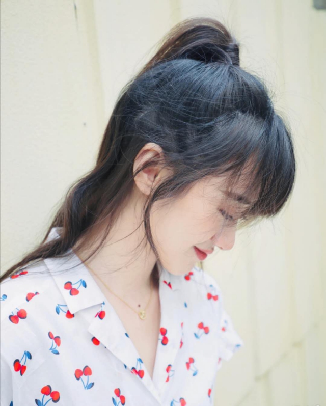 为什么你扎高马尾显得头发很油,为什么扎马尾显头顶平