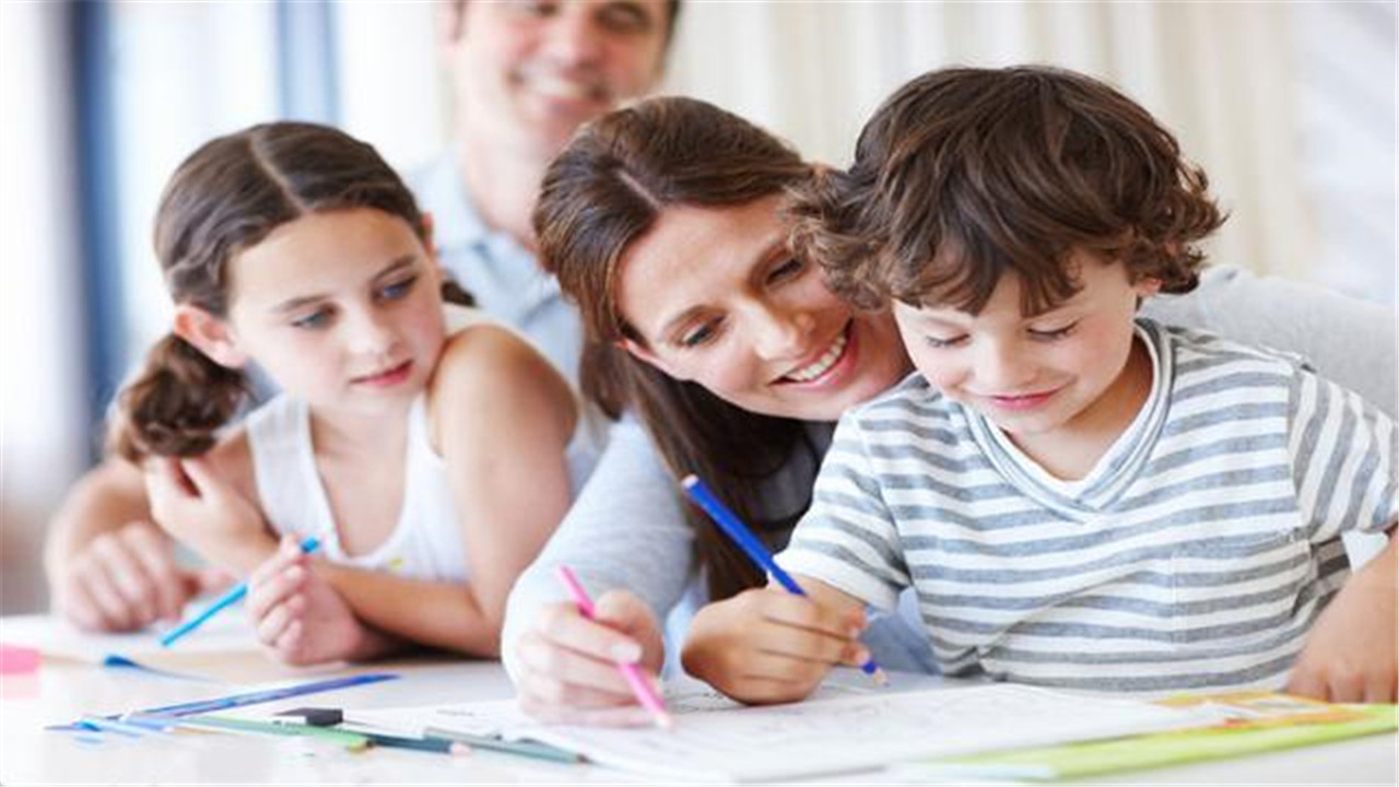 孩子说两句就哭有一颗玻璃心,小孩说一句就哭怎么纠正心理脆弱