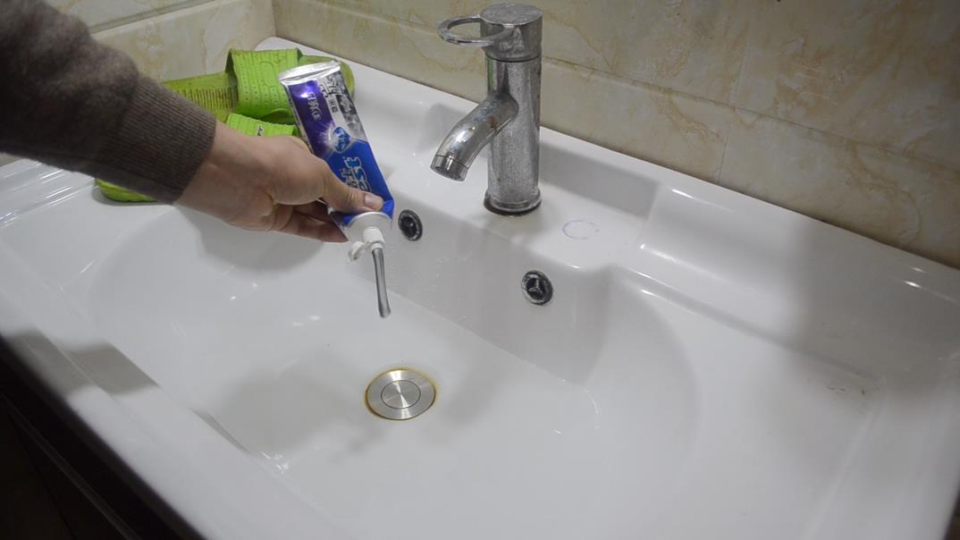 怎样让脏了的拖鞋洁净如新,拖鞋又脏又黑怎么清洗