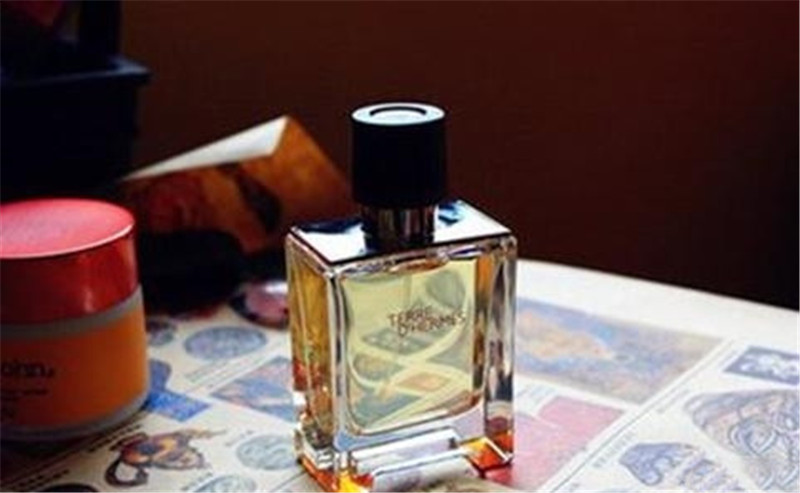 爱马仕男士香水大地哪款香一点,爱马仕男士大地香水推荐15毫升