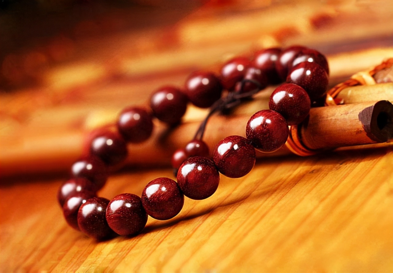 柏木手串盘玩用不用手套,沉香手串要盘玩多久可以包浆