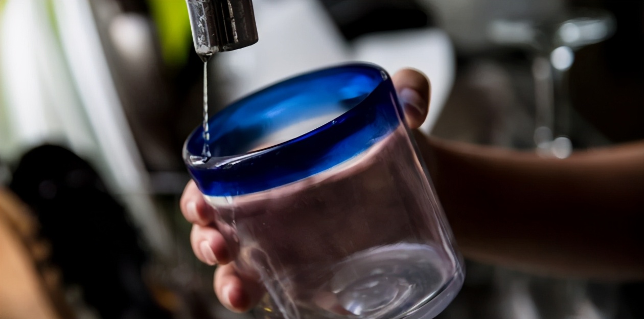 身体缺水能导致脑子不清醒吗,血液里缺水会引起哪些疾病