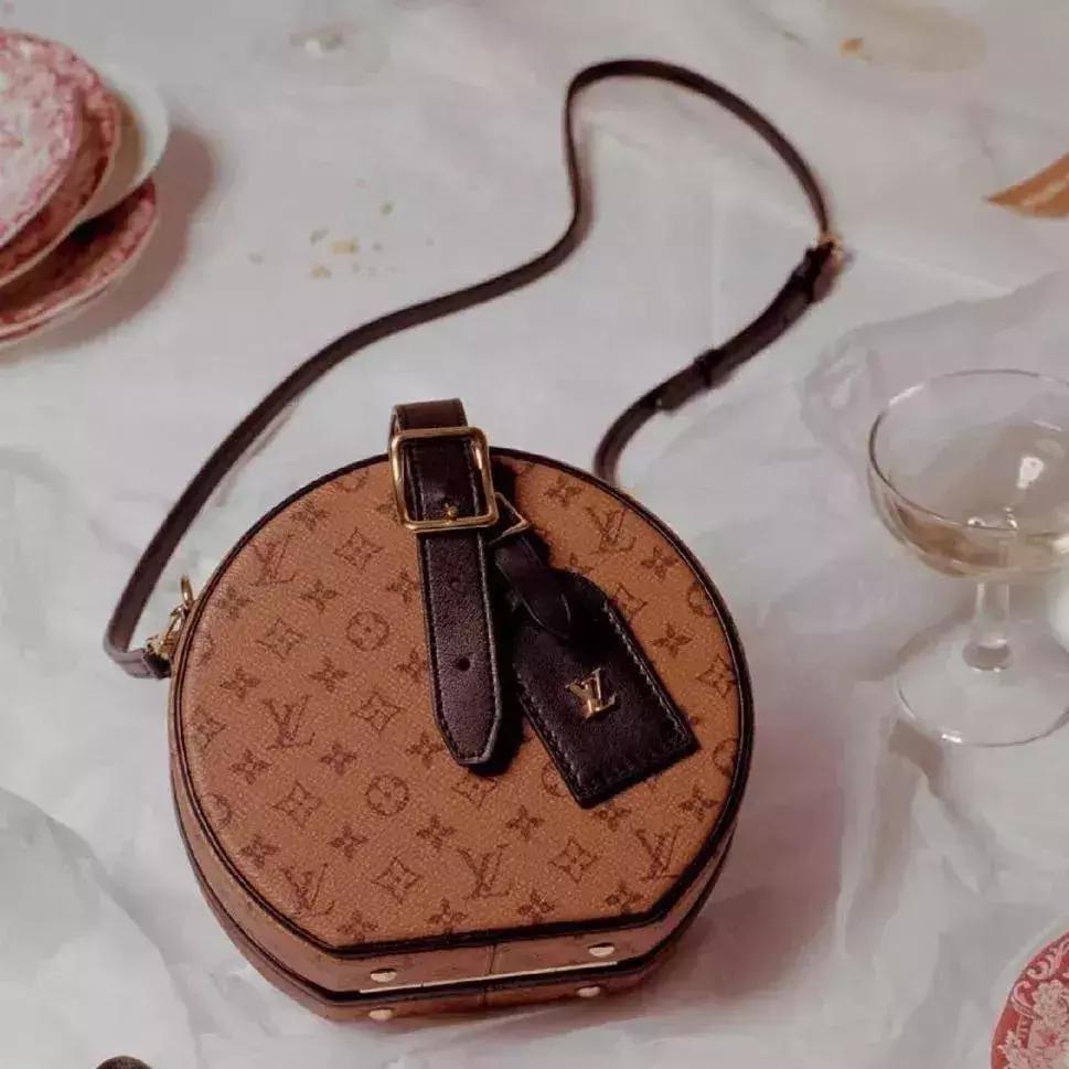 prada包包哪款最火,prada2019年都发布了几款包