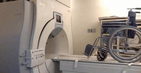 危险危险危险，去医院看病却吃了一记致命「电磁炮」？