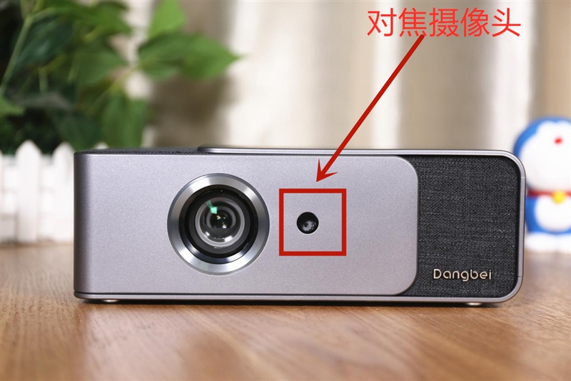 绝无仅有的超广角无畸变镜头,当贝f1对比4k投影仪