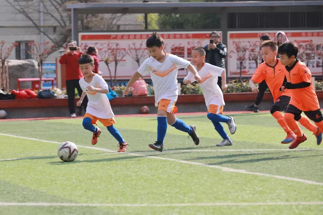 足球转动梦想绿茵放飞希望——曲江南湖小学举办第二届校园足球赛