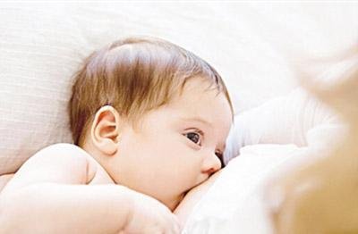 脑瘫宝宝喝奶,宝宝脑瘫吃奶的症状