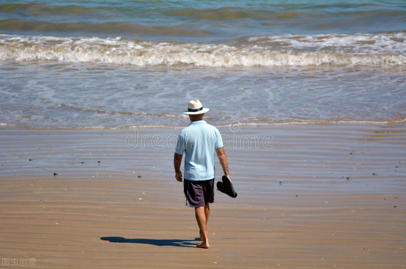 父亲得了老年痴呆症女儿哭成泪人,发现父亲心理疾病严重