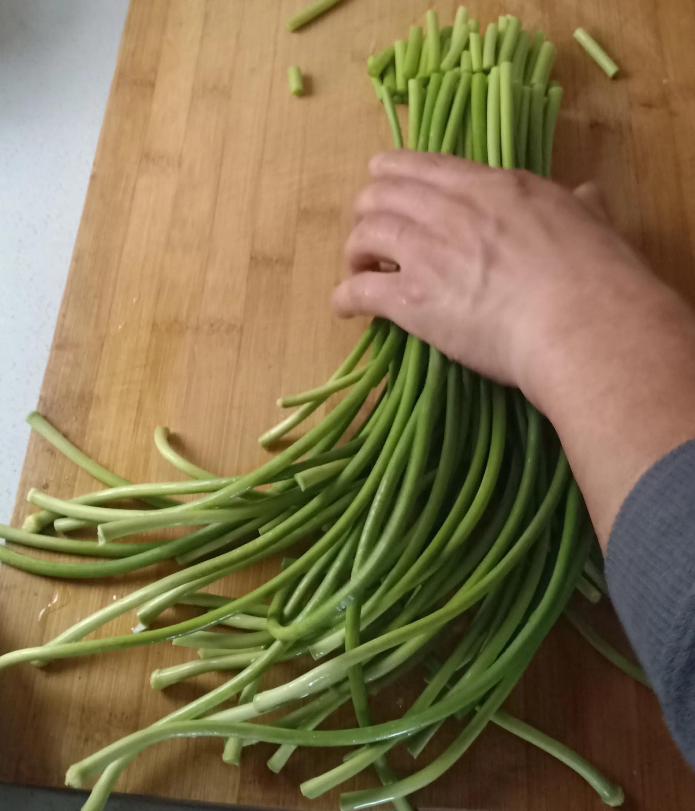 蒜薹白菜葫芦瓜拌面家常做法,蒜苔炒肉和西红柿鸡蛋泡饭