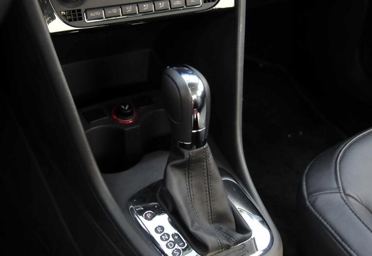 买雪铁龙世嘉好还是买polo好,13年的自动挡世嘉值得入手吗