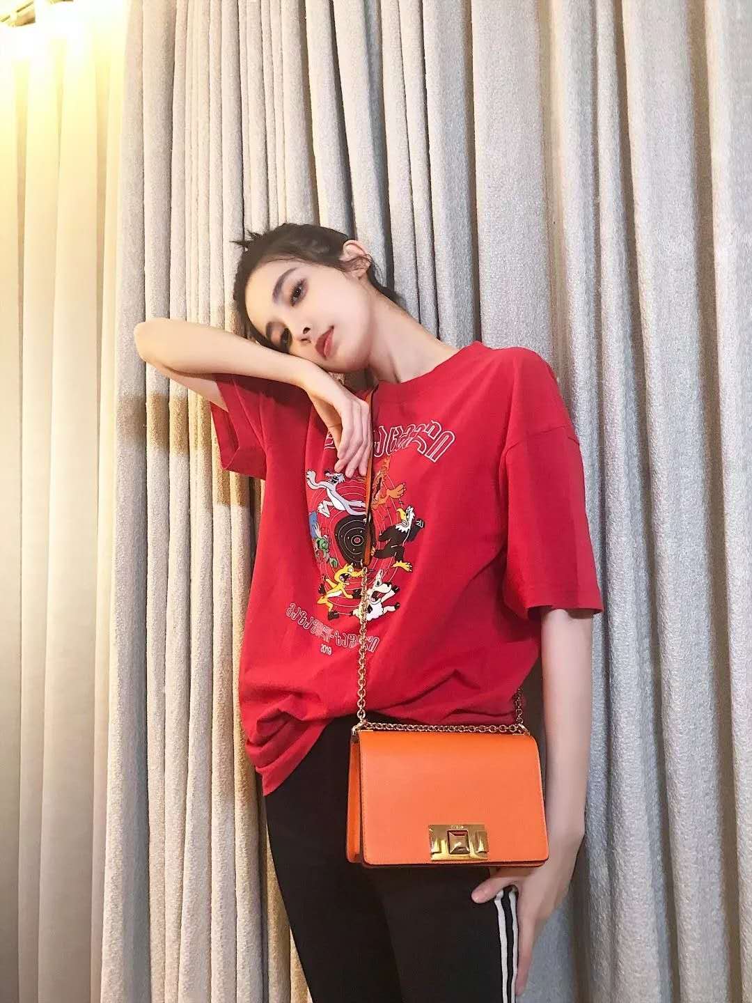 女明星们都穿的什么t恤,今年爆款t恤女