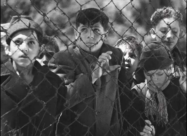 意大利新现实主义电影运动简介,意大利新现实主义电影的三个时期