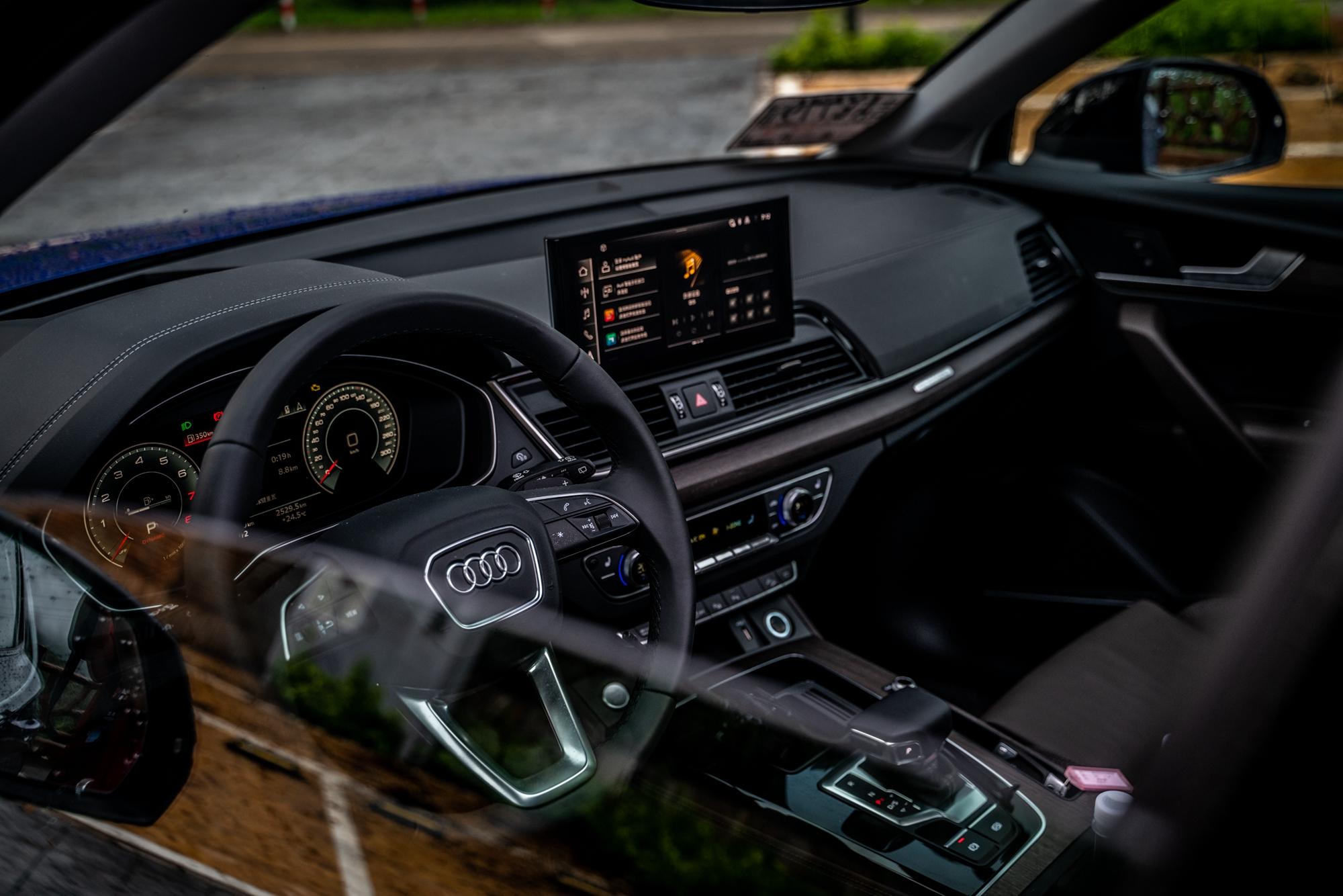 2020款奥迪q5lquattro山地测评,新款奥迪q5l场地试驾