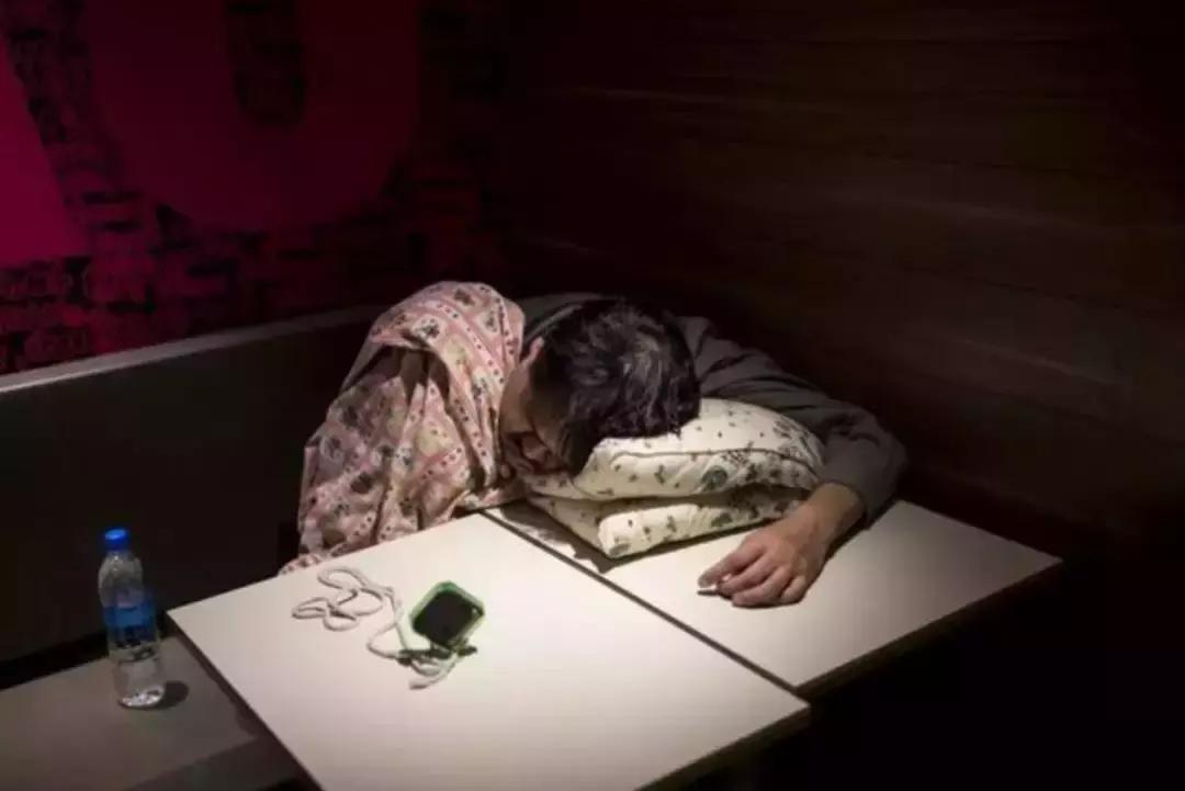 午夜2点，在麦当劳看见另一个深圳！