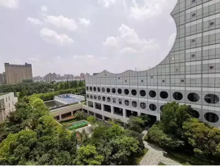 上海豪宅停车库古北壹号,古北壹号业主能住多少年