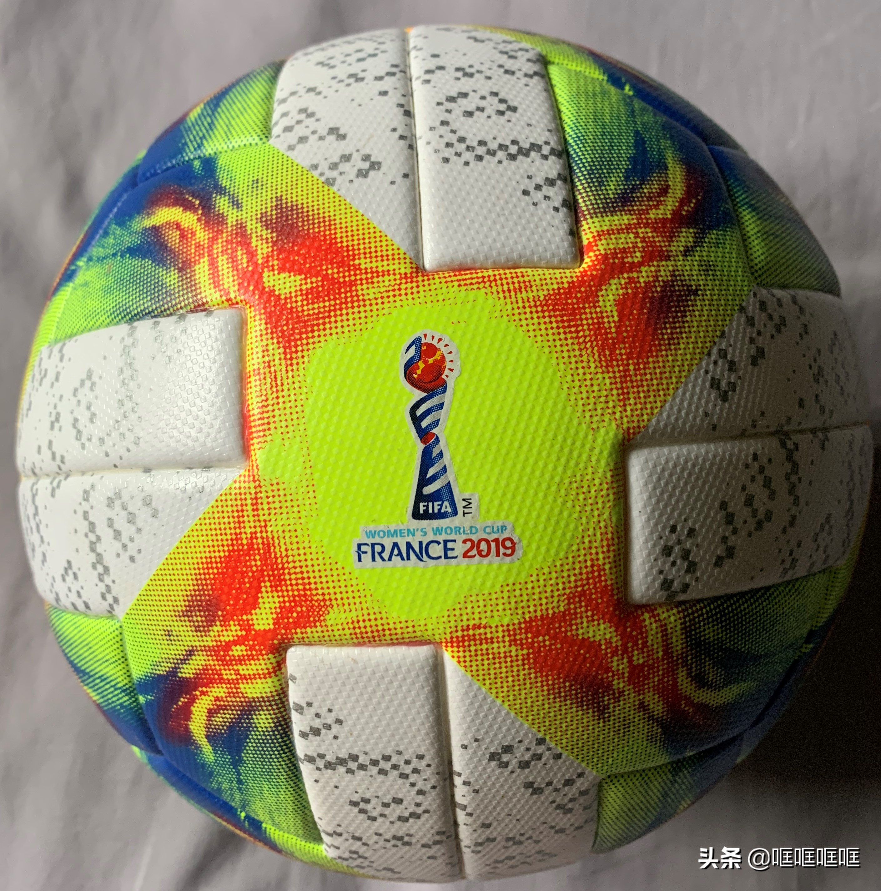 阿迪达斯足球淘汰赛专用高端版,阿迪达斯足球2020欧洲杯纪念版