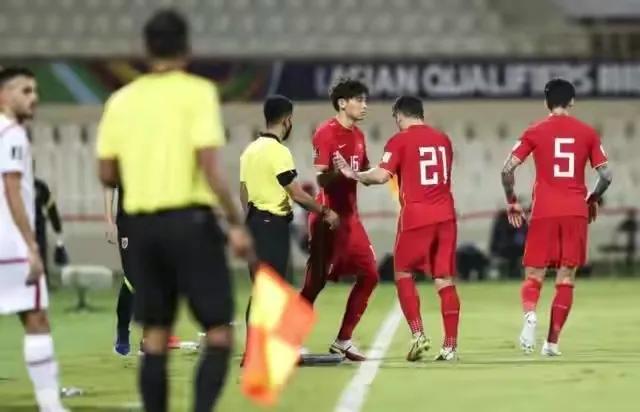 李铁回击质疑:这次换人是正常的!个性太强的人!“铁”定出局