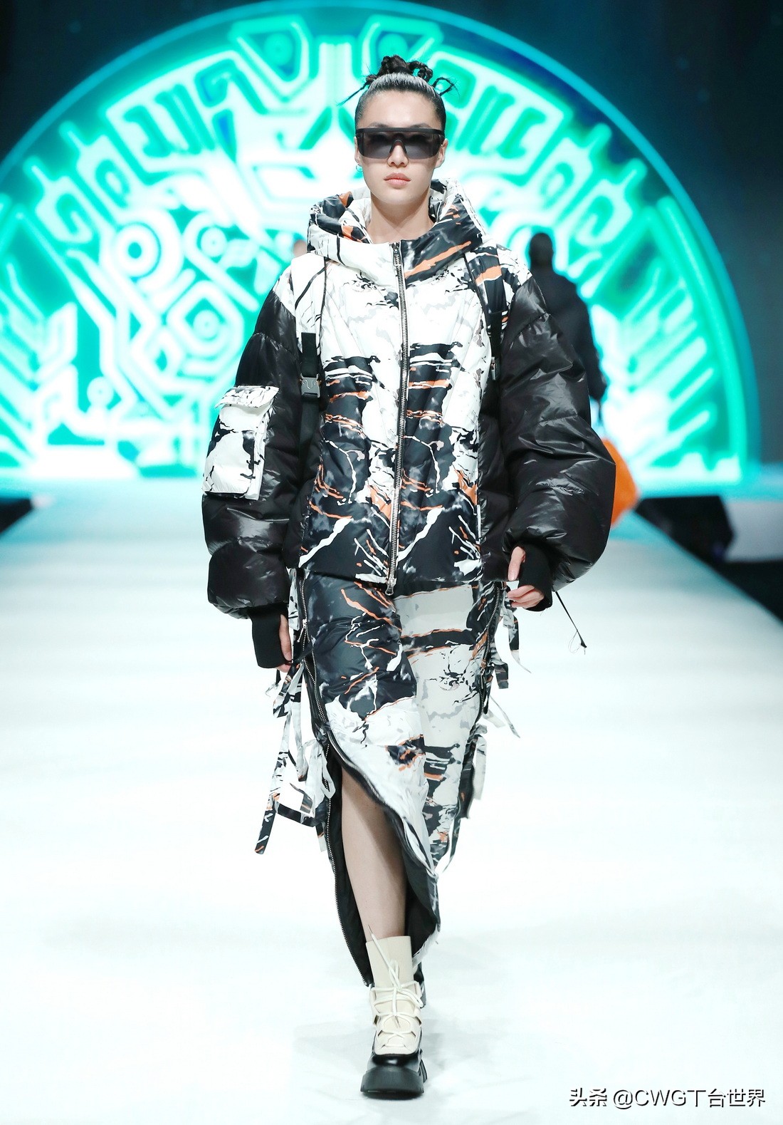 亦帛时尚羽绒服是品牌吗,亦帛时尚2021冬羽绒服发布会