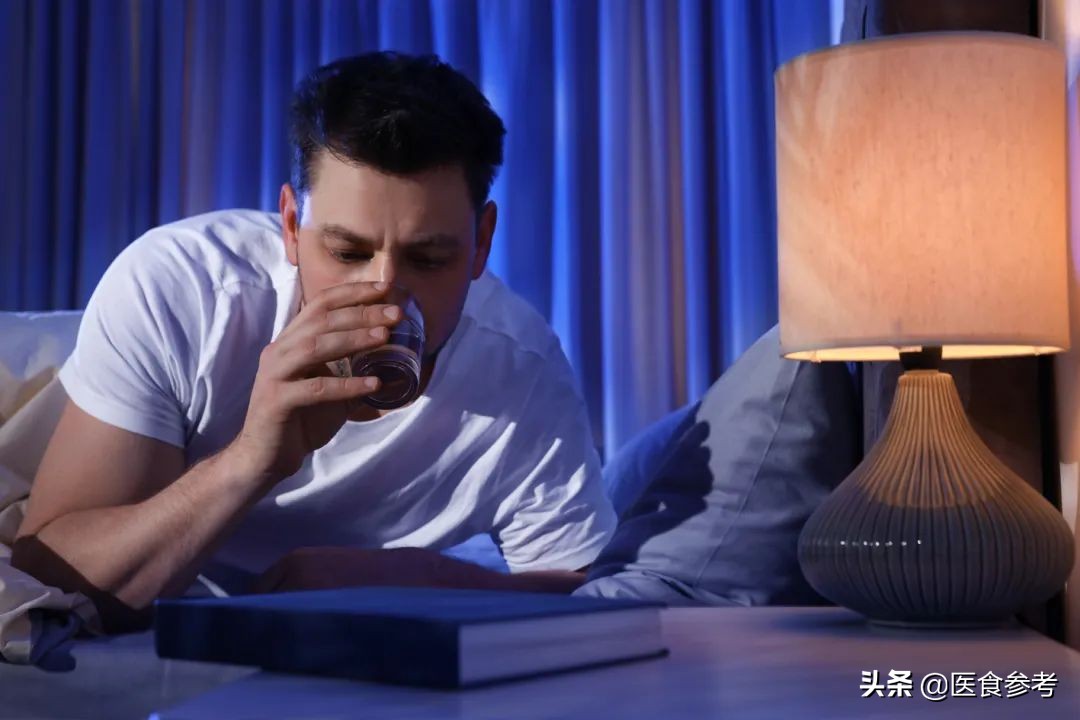 喝水少的原因及解决办法,喝水太少是什么原因引起的