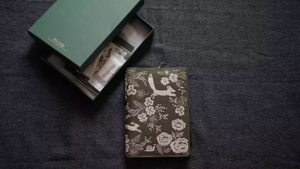 厌倦了红黄棕不妨来款高级感发色,厌倦了高级黑白灰