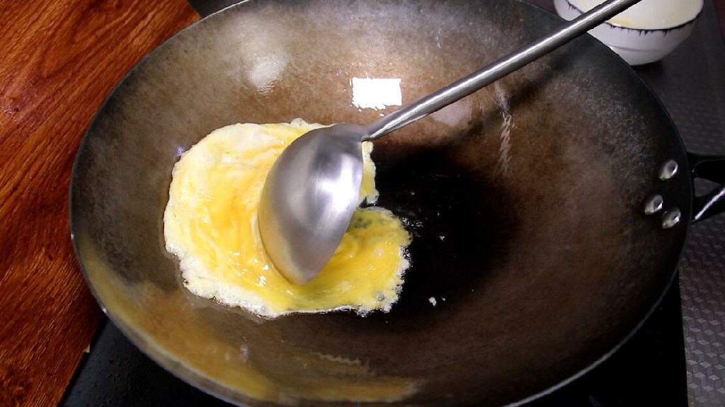 北方人最爱的鸡蛋炒饼,教你北方人爱吃的炒饼丝