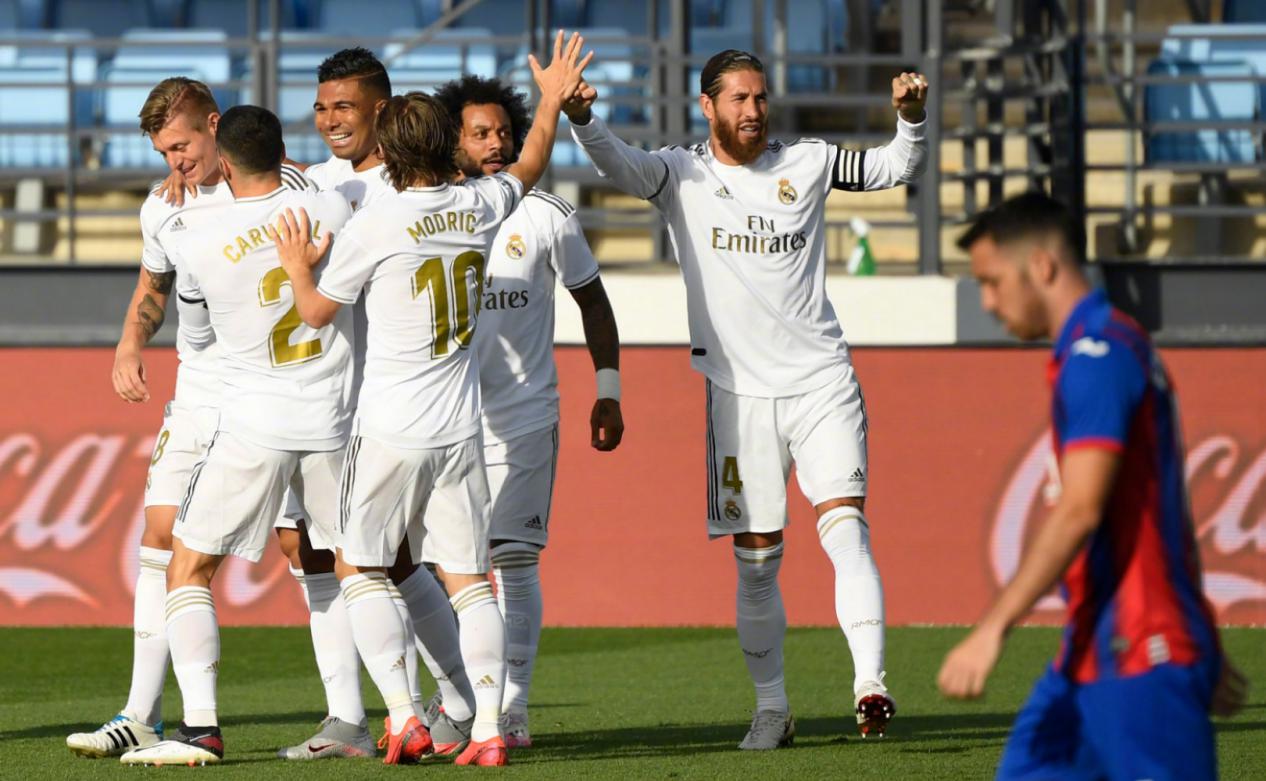 女装大佬国外巨星,阿扎尔皇马的图片