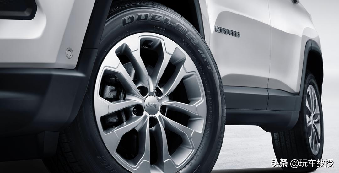 内饰大改,内饰大改更具科技范