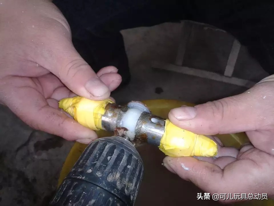 我爱做手工：分享一个手工打磨菩提根圆珠的过程，可以自己DIY
