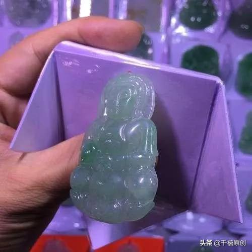 塑料管冒充手镯,一根塑料管就能冒充百万飘花镯