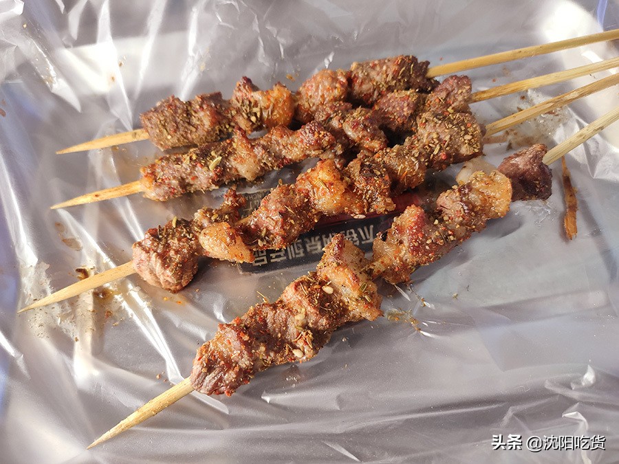 老板抽冷子就嗷一嗓子，别害怕，那是在告诉后厨给你添汤