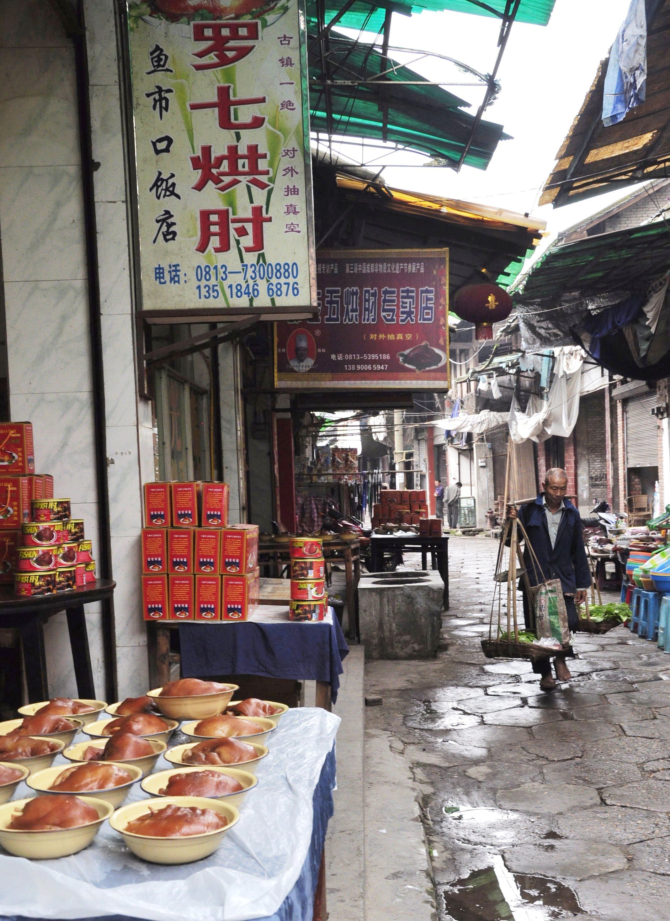 牛佛烘肘吃出梁山好汉的气魄