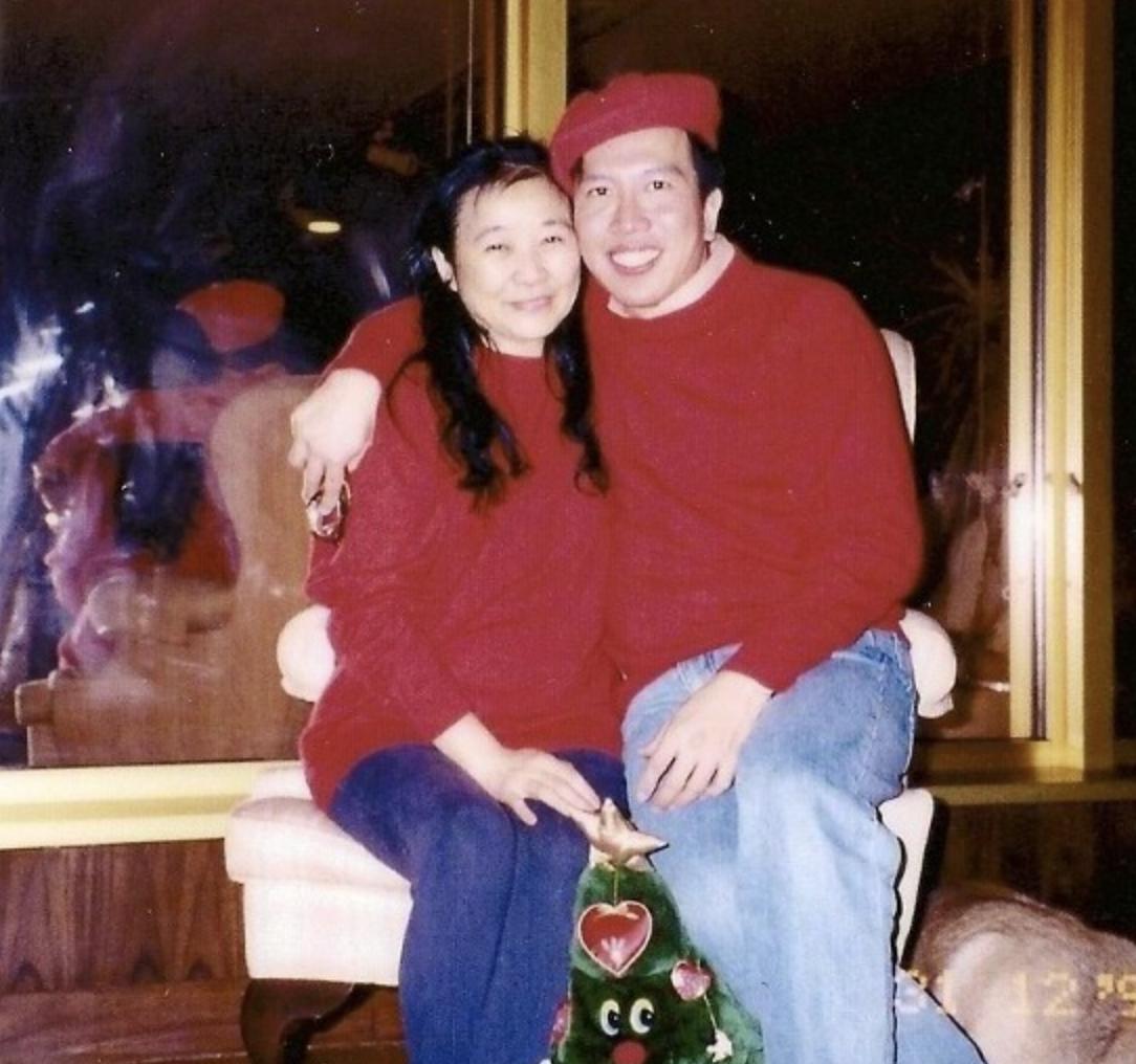 龚如心风水师刑满出狱，跪地拜祭亡母连磕响头，30亿风水费已耗光