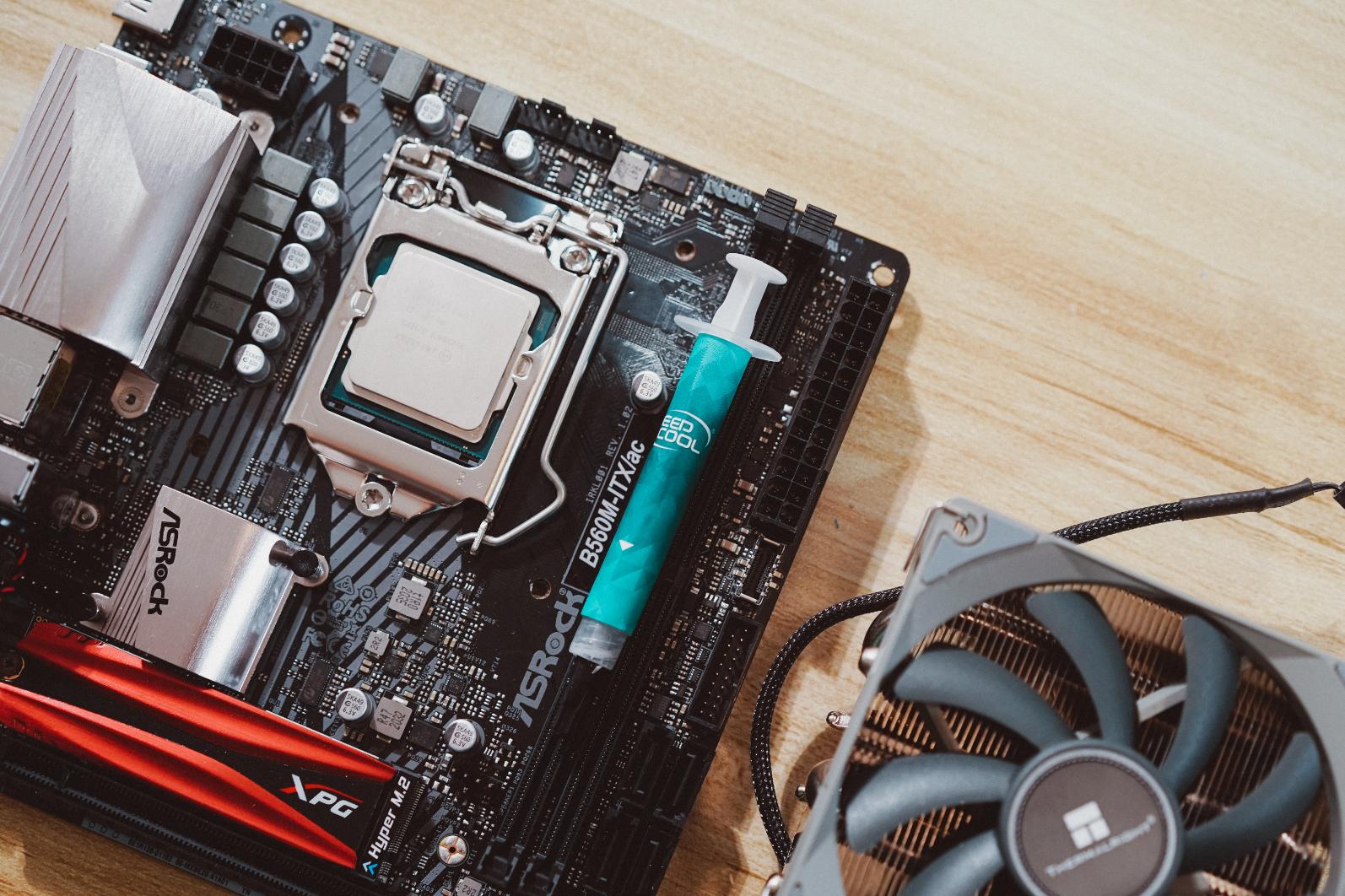 itx装机配置单一小机箱也有大心脏,itx支持3.5寸硬盘