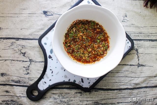 香椿炒鸡蛋正确做法先别着急下锅,香椿炒鸡蛋简单易学你会了吗