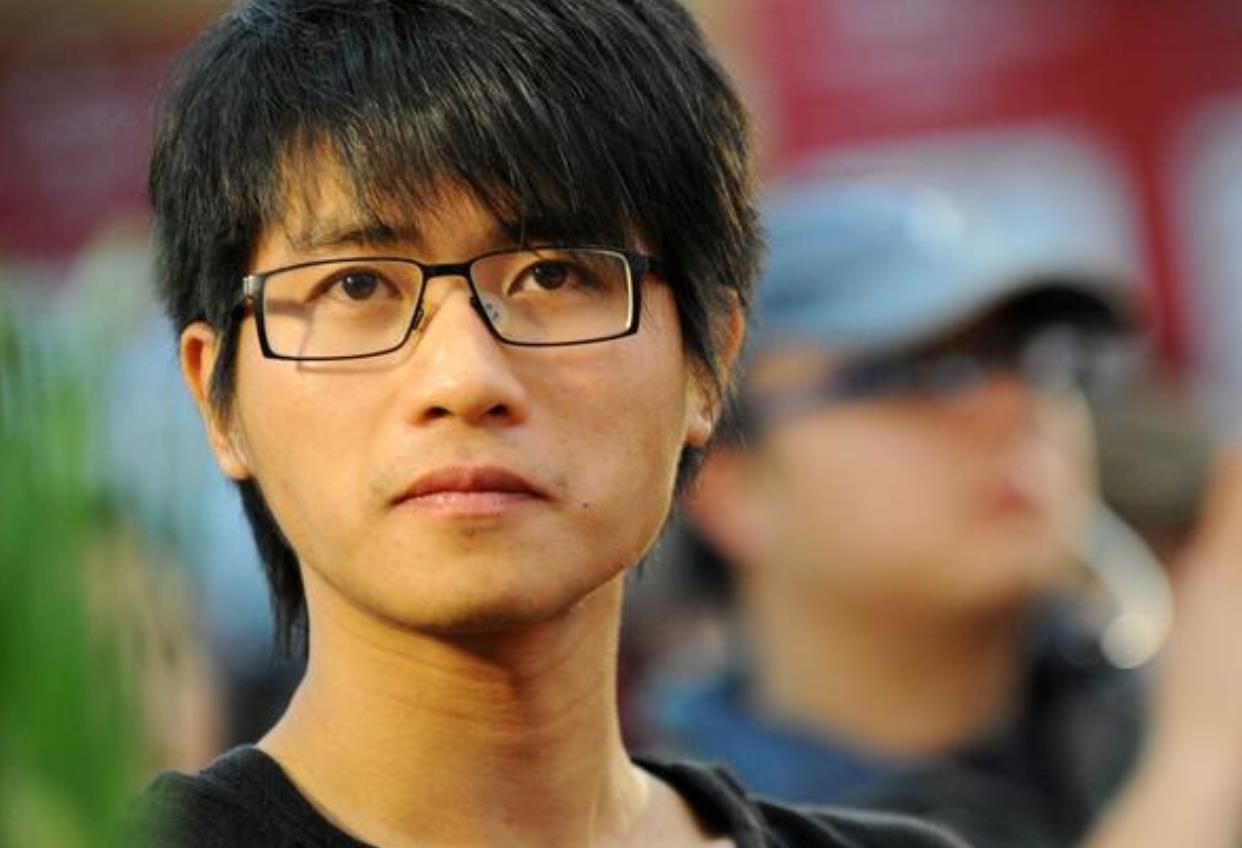 年轻时的韩寒现在怎么样了,韩寒的另类成长给我们很多深思