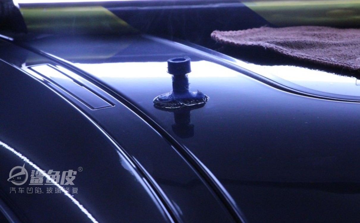 汽车车顶凹坑修复,车顶凹坑免喷漆凹陷修复