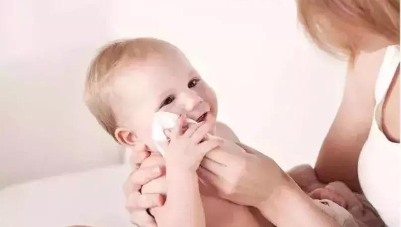 宝宝用的湿巾有防腐剂吗,宝宝用的湿巾含酒精的好吗