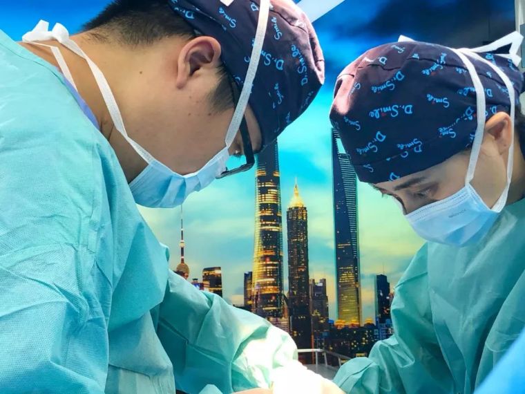 老烂腿造成的溃疡面用什么药膏,老烂腿溃疡的外治疗法