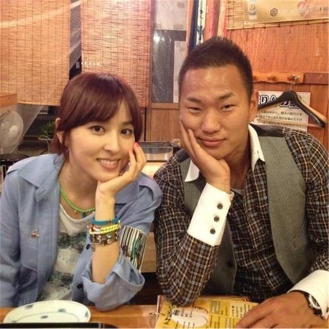 他在世界杯上一哭成名，迎*韩国娶**空姐有福分，儿女长相是亲生无疑