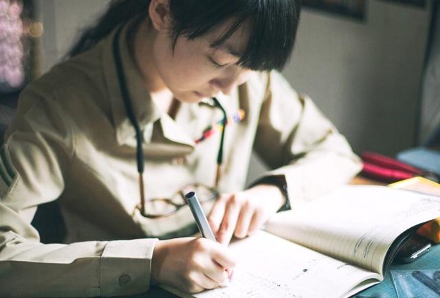 小学成绩好到了初高会怎样,到了高中才知道题有多难