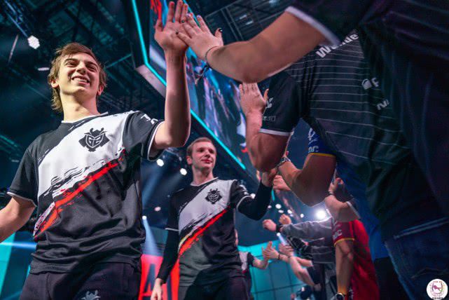 s9总决赛开幕式选手出场,s9决赛现场表演明星