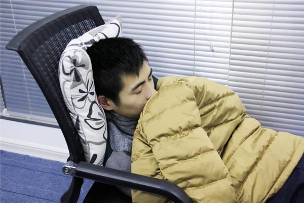 耳朵一直听到嗡嗡嗡的响怎么解决,耳朵总是听到嗡嗡响是怎么回事