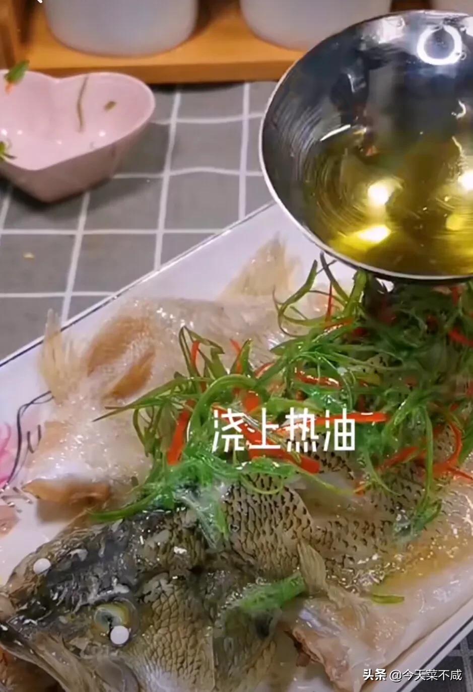 清蒸鲈鱼最正宗的方法,清蒸鲈鱼各种最正宗的方法