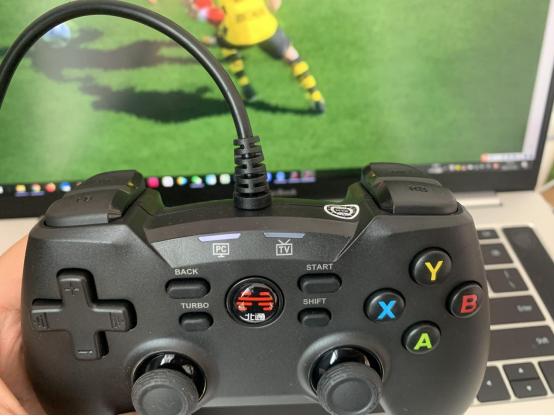 北通蝙蝠4手柄选哪个,北通蝙蝠4手柄无线版续航