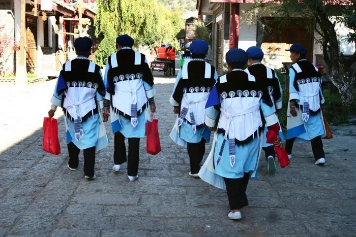 云南少数民族服饰图片,最好看的云南民族服饰