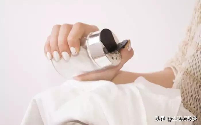 用漂白剂把白色衣服漂黄了怎么办,衣服发黄了用84还是漂白剂