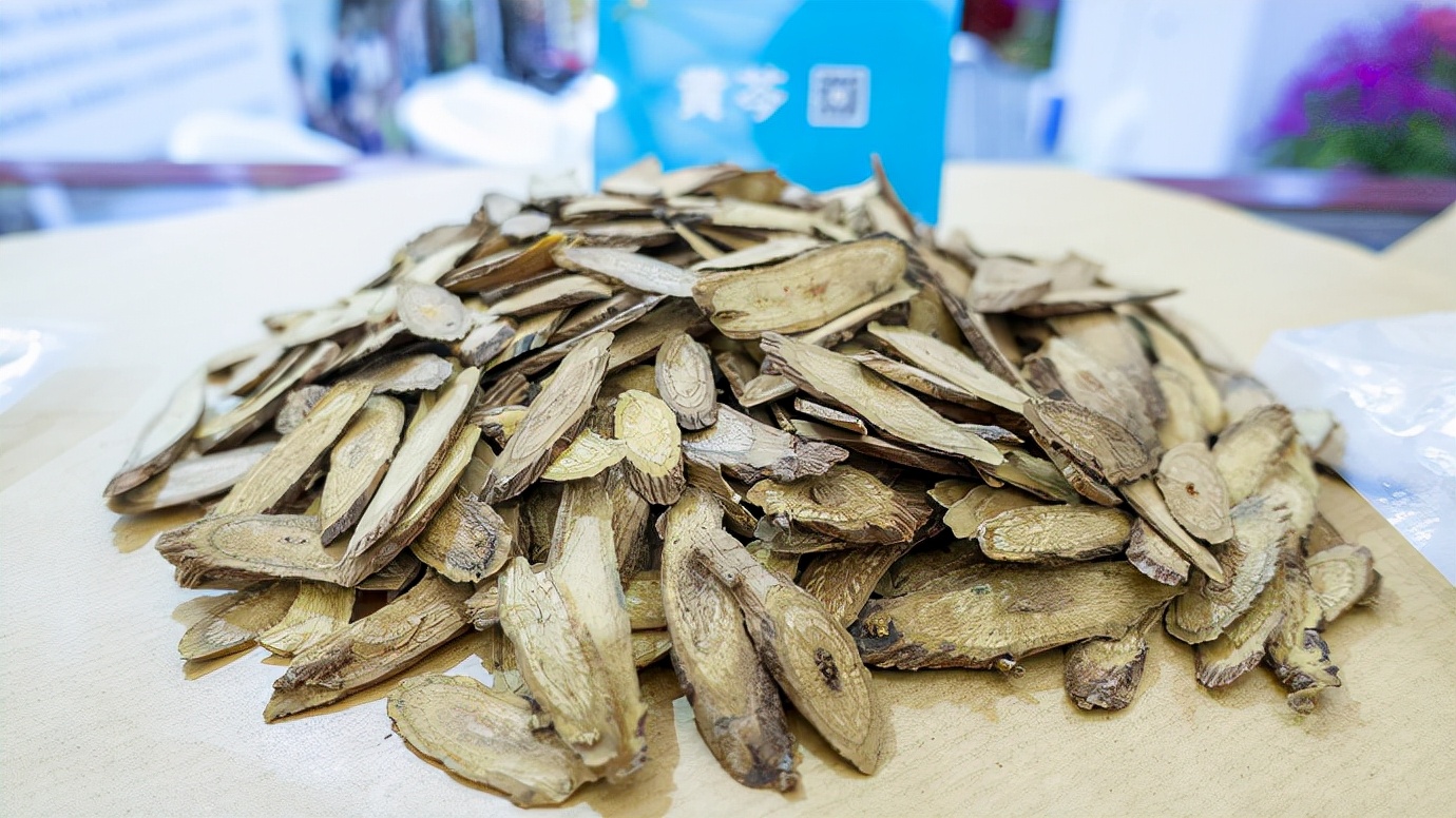 秋天干燥喝六大类茶哪个好,秋冬季抵抗病毒多喝这两种茶