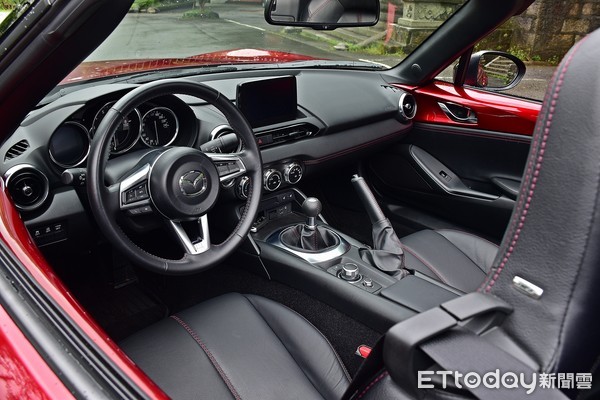 马自达mx-5miatasport,马自达mx5手动软顶敞篷试驾评测