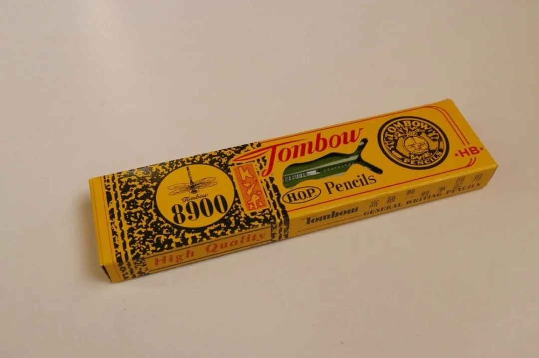 现在，全靠霓虹文具给我带来工作的归属感