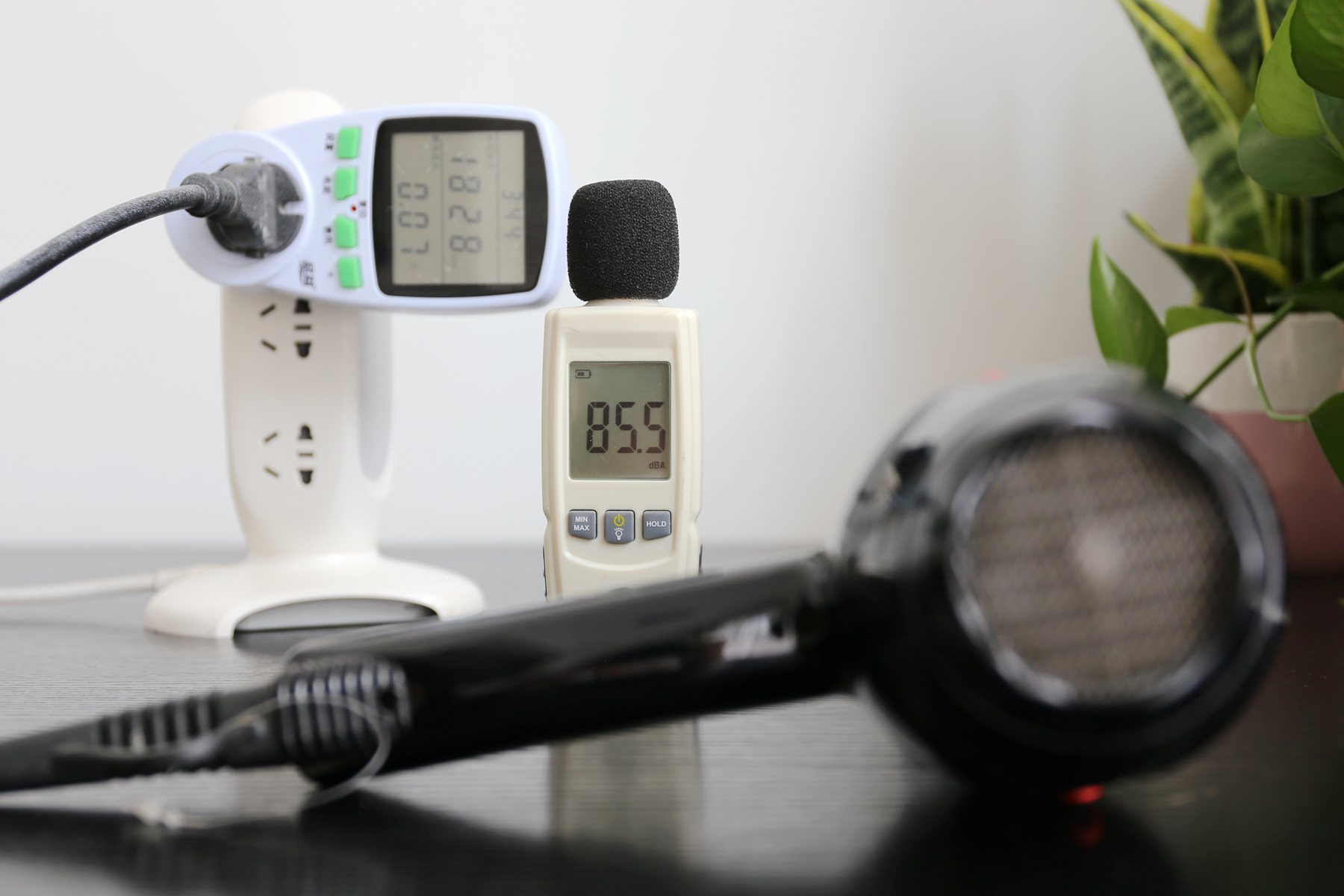 戴森dyson supersonic 吹风机hd08 (戴森吹风机和莱克涡扇吹风机对比)